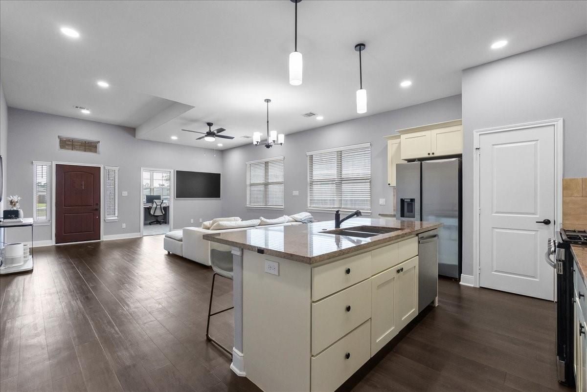 Interior, Kitchen, Living room, Pendant Lights, Recessed Lighting, Wood Texture Flooring