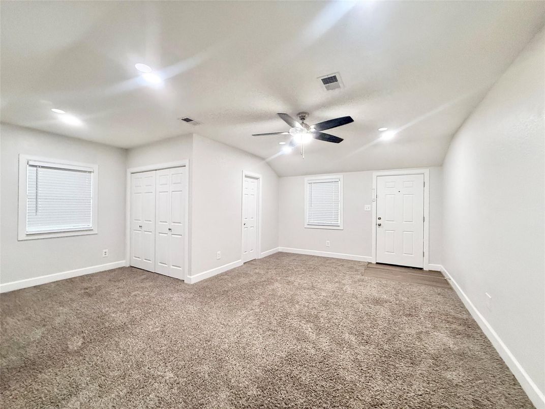 Empty room, Interior, Recessed Lighting