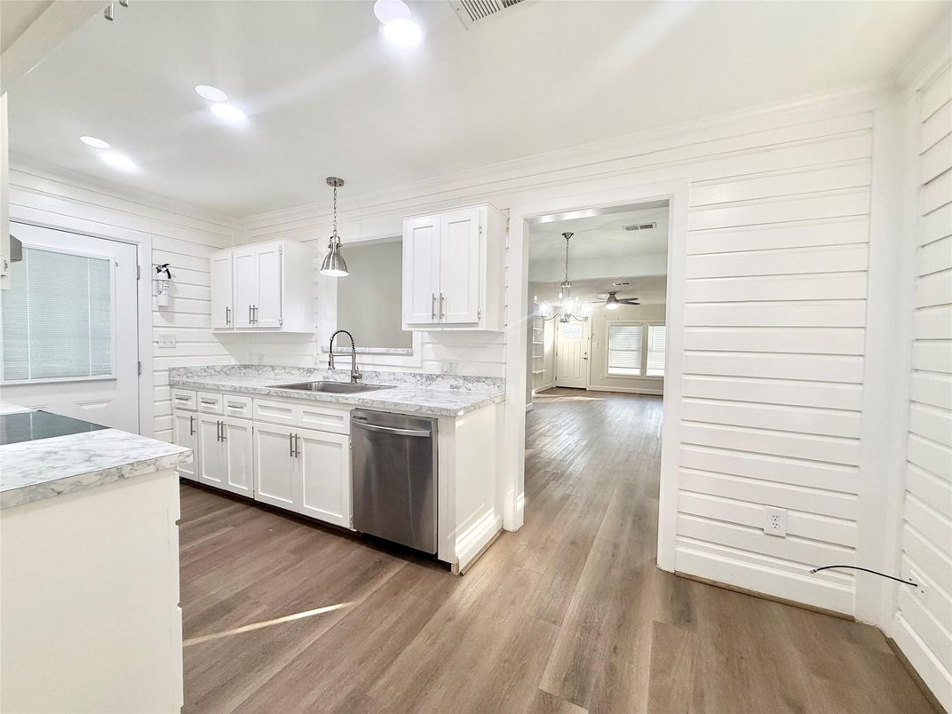 Interior, Kitchen, Pendant Lights, Recessed Lighting, Wood Texture Flooring