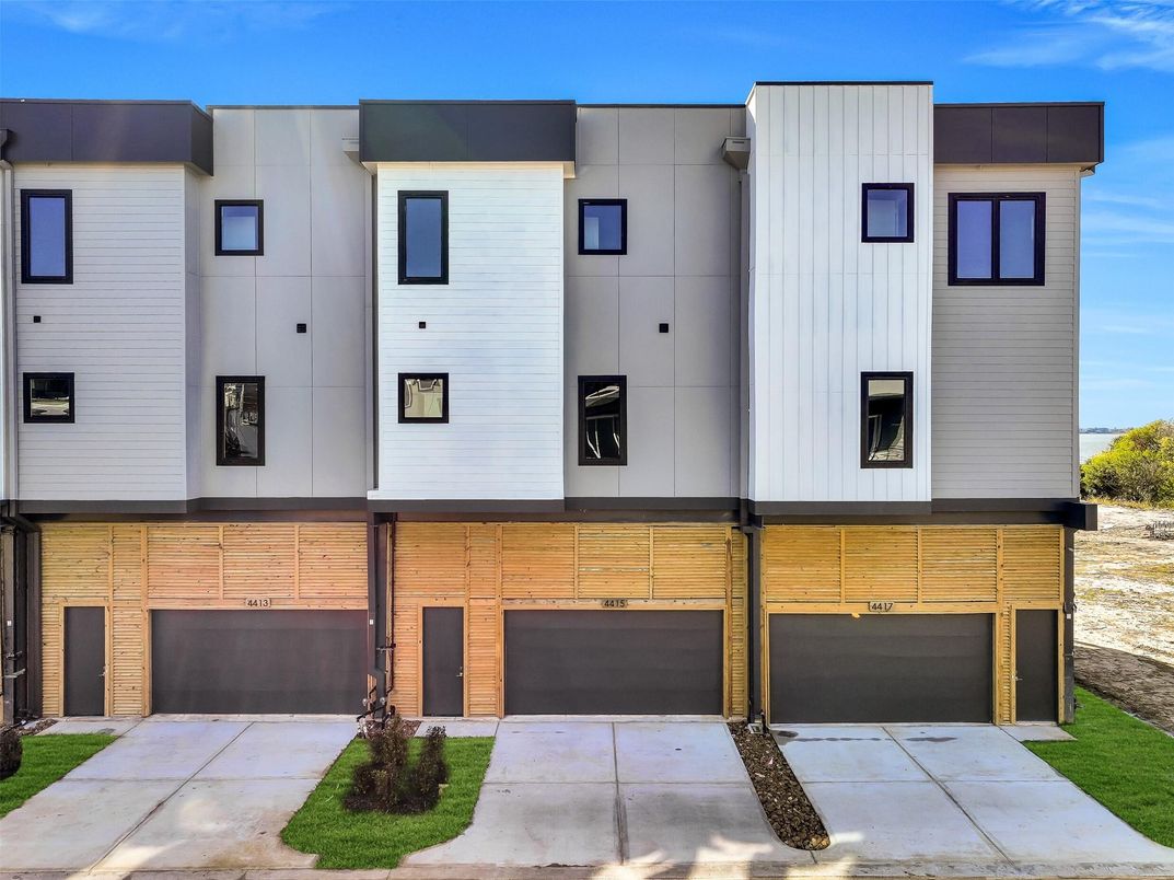 Attached, Exterior, Facade, Rowhouse