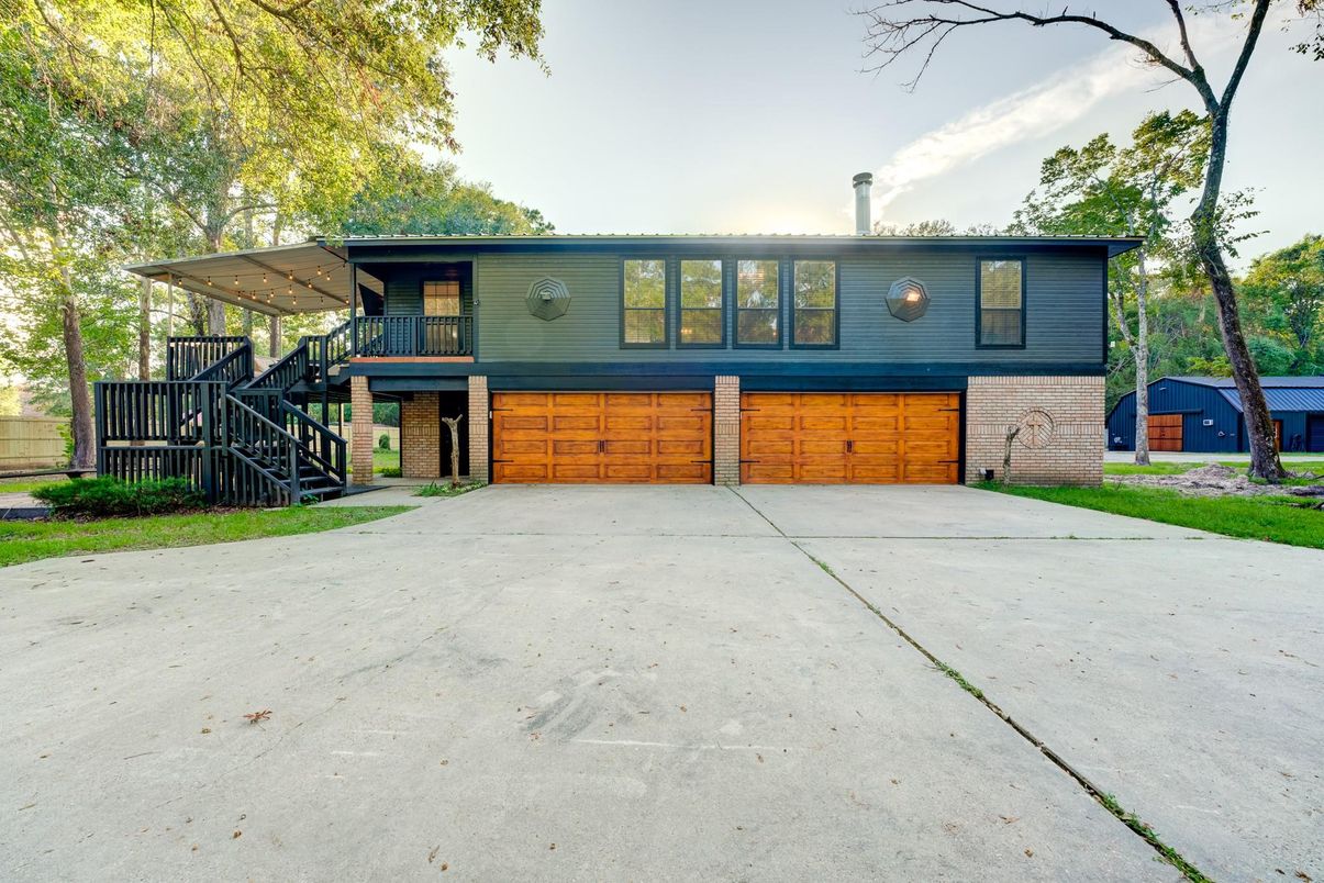 Attached, Exterior, Facade, Raised Ranch