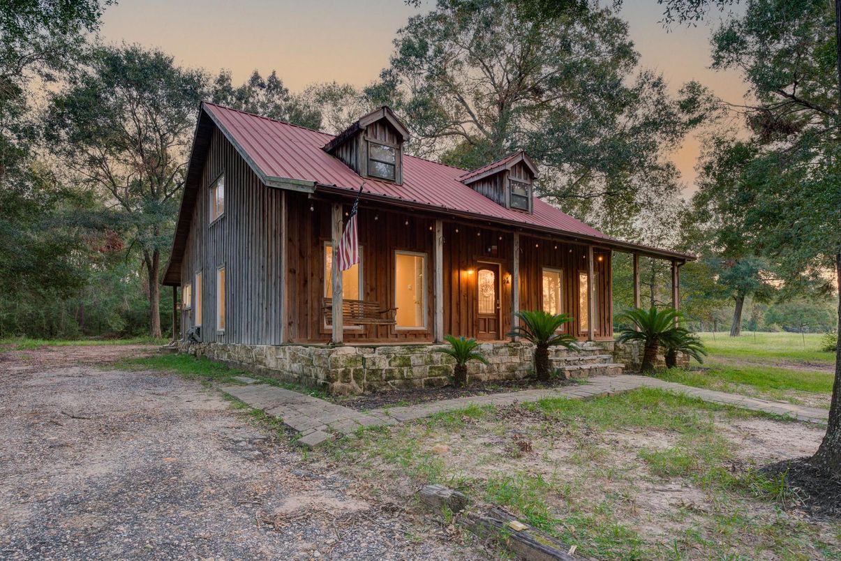 Backyard, Exterior, Facade, Log Home