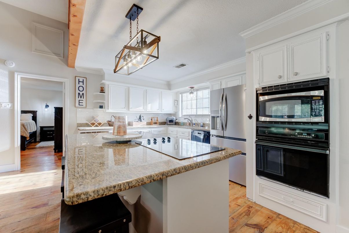 Interior, Kitchen, Pendant Lights, Wood Texture Flooring