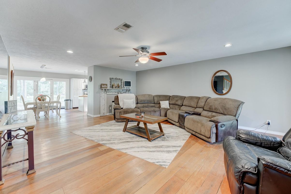 Dining room, Interior, Living room, Pendant Lights, Recessed Lighting, Wood Texture Flooring