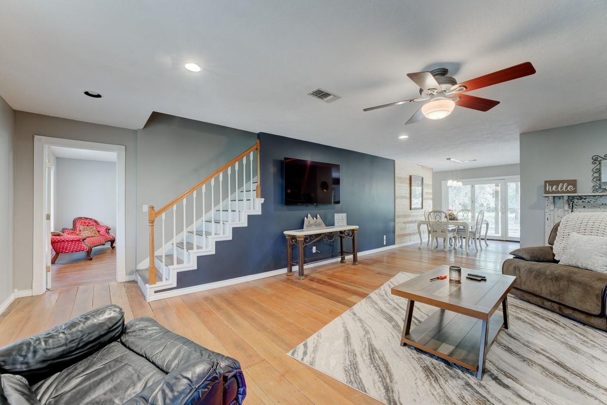 Dining room, Interior, Living room, Pendant Lights, Recessed Lighting, Wood Texture Flooring