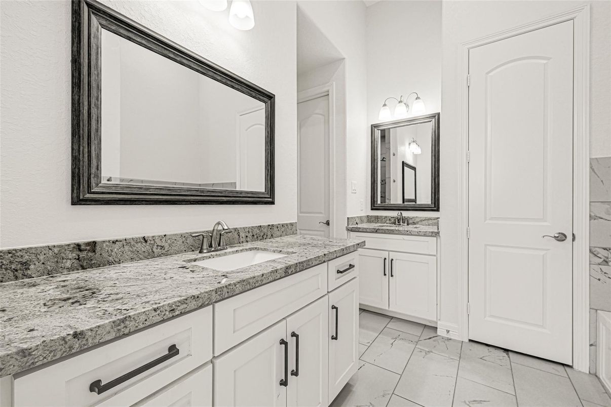 Bathroom, Dual Sink Vanities, Interior