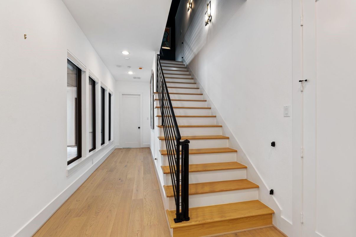 Interior, Recessed Lighting, Wood Texture Flooring