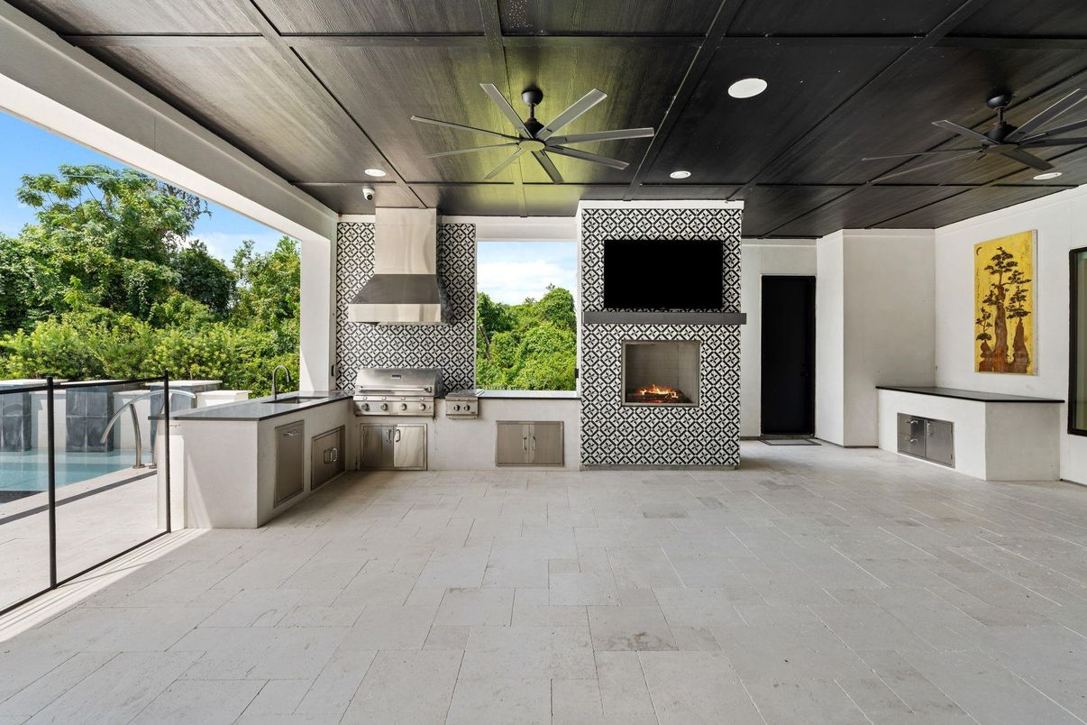 Exterior, Fireplace, Outdoor Kitchen