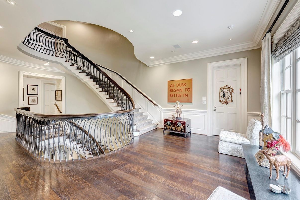 Interior, Recessed Lighting, Wood Texture Flooring