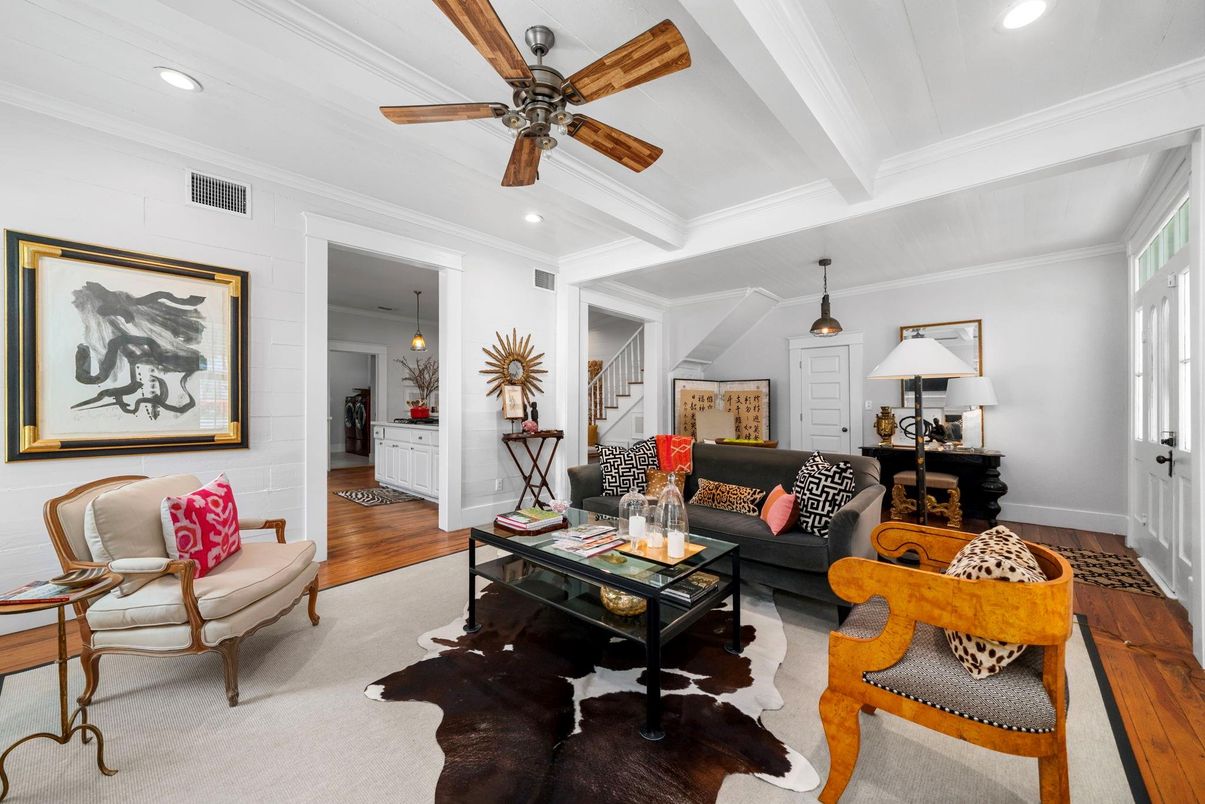 Interior, Living room, Pendant Lights, Recessed Lighting, Wood Texture Flooring