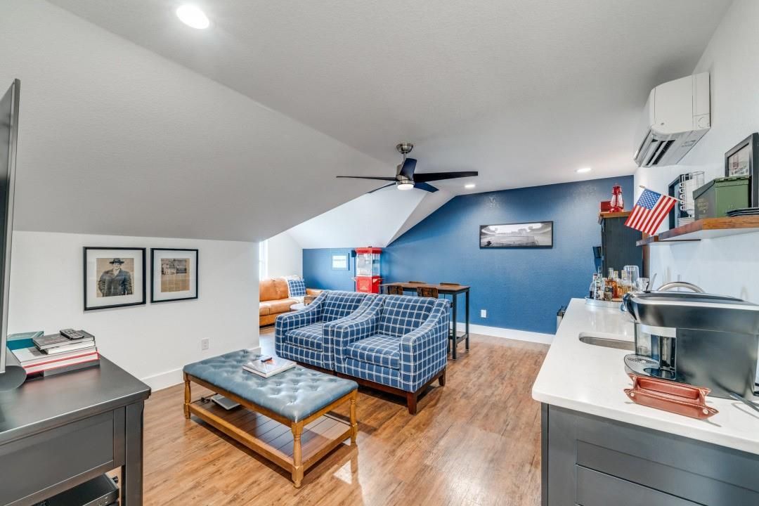 Interior, Recessed Lighting, Wood Texture Flooring