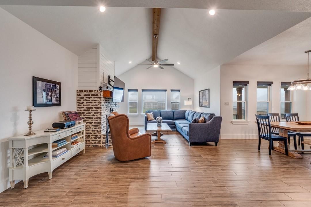 Dining room, Interior, Living room, Pendant Lights, Recessed Lighting, Wooden Beams, Wood Texture Flooring