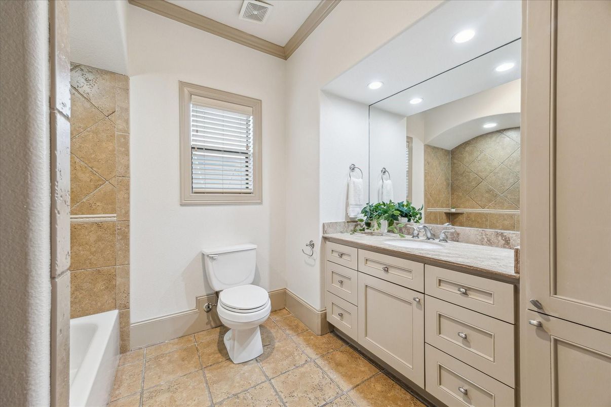 Bathroom, Interior, Recessed Lighting
