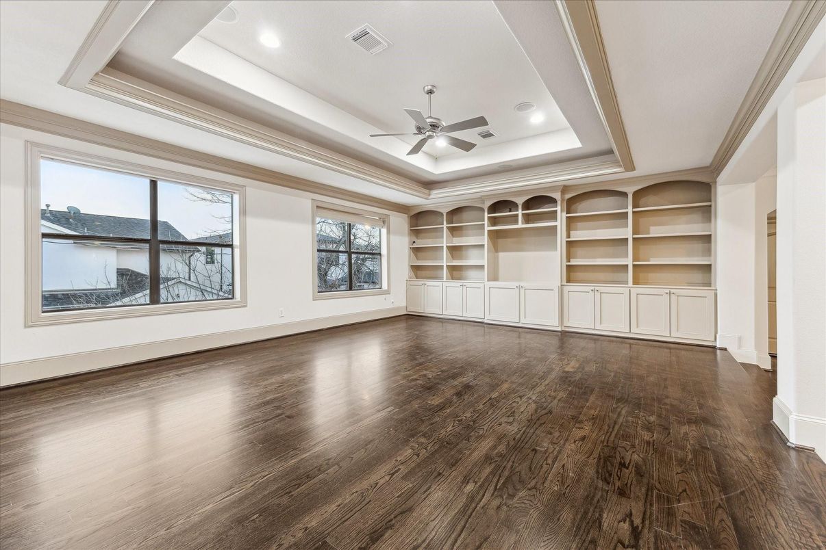 Empty room, Interior, Recessed Lighting, Wood Texture Flooring
