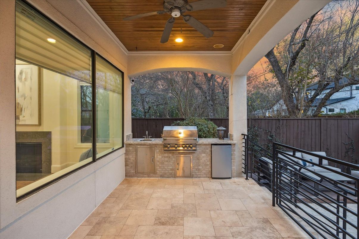 Exterior, Outdoor Kitchen