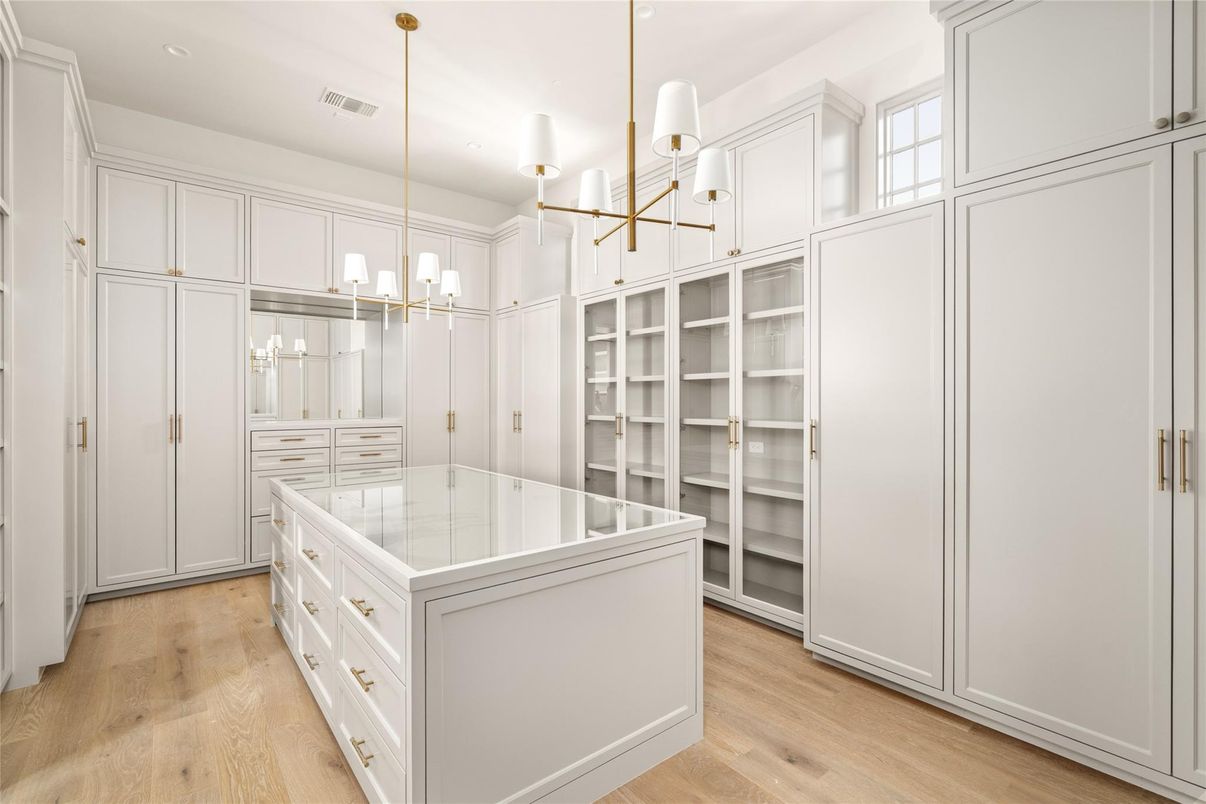 Interior, Pendant Lights, Recessed Lighting, Walk-in Closets, Wood Texture Flooring