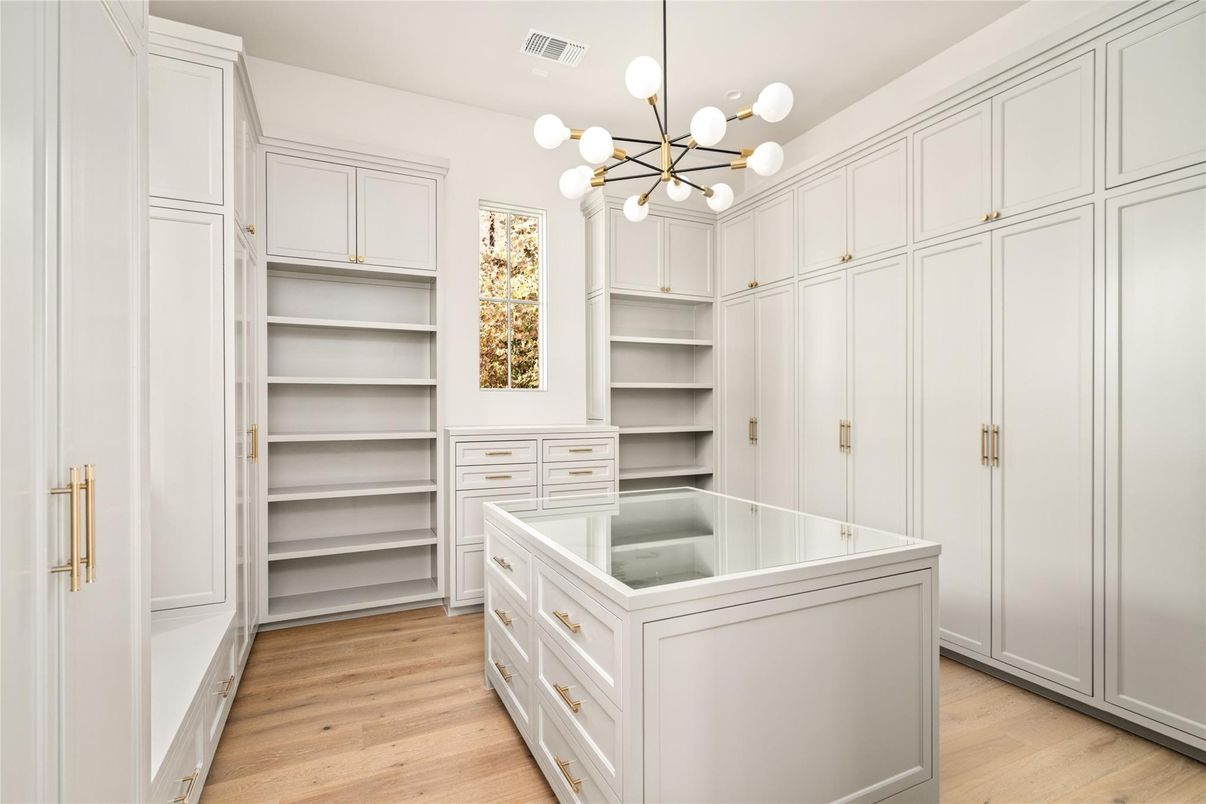 Interior, Pendant Lights, Walk-in Closets, Wood Texture Flooring