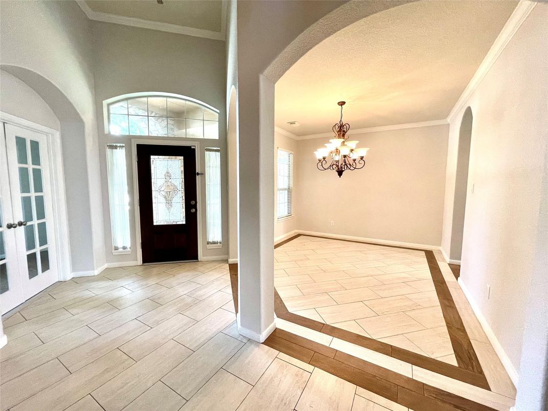 Chandelier, Empty room, Interior, Wood Texture Flooring