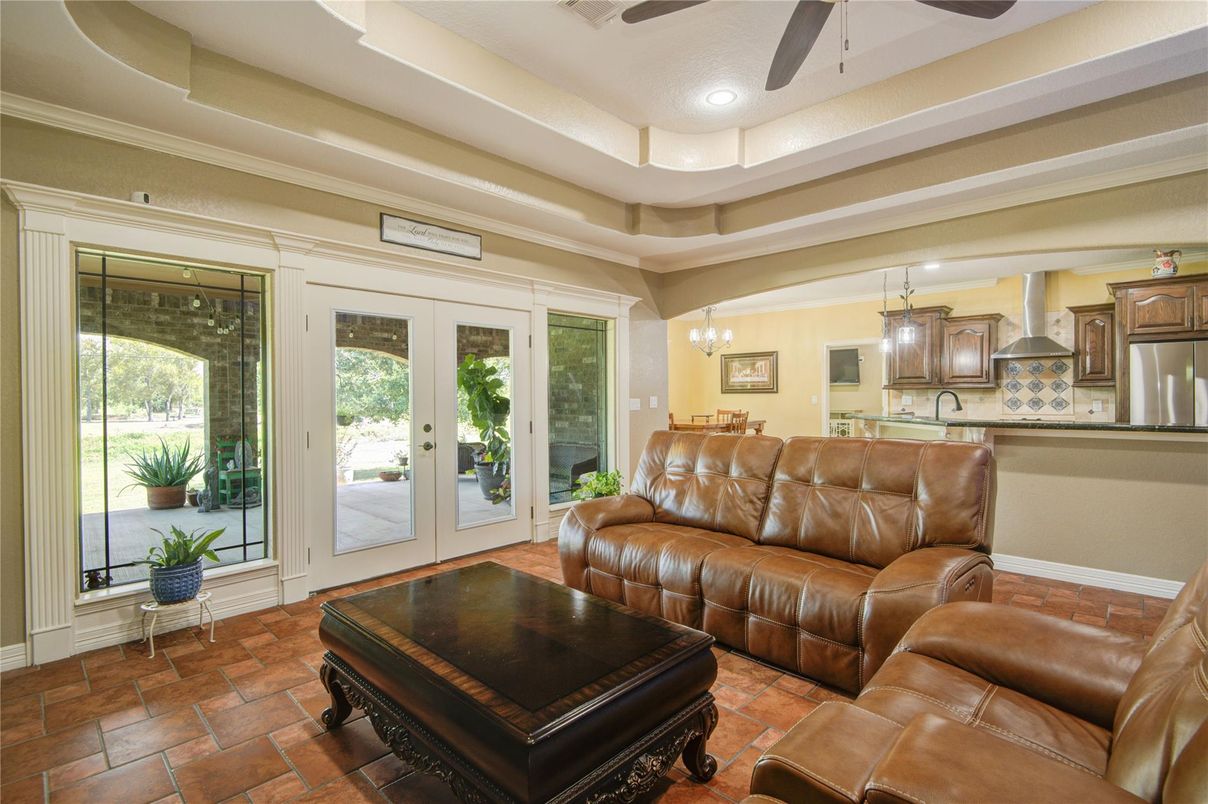 Interior, Kitchen, Living room, Pendant Lights, Recessed Lighting, Stainless Steel Appliances