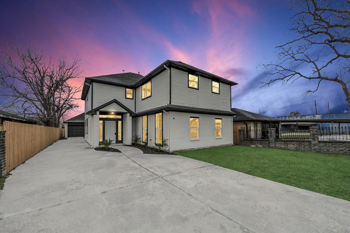 Backyard, Exterior, Facade, Farmhouse