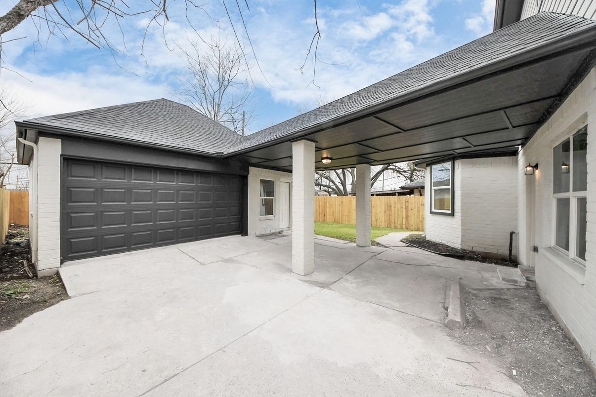 Detached Garage, Exterior