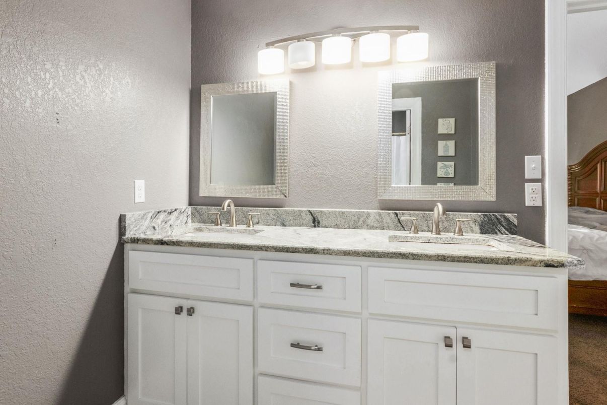 Bathroom, Dual Sink Vanities, Interior