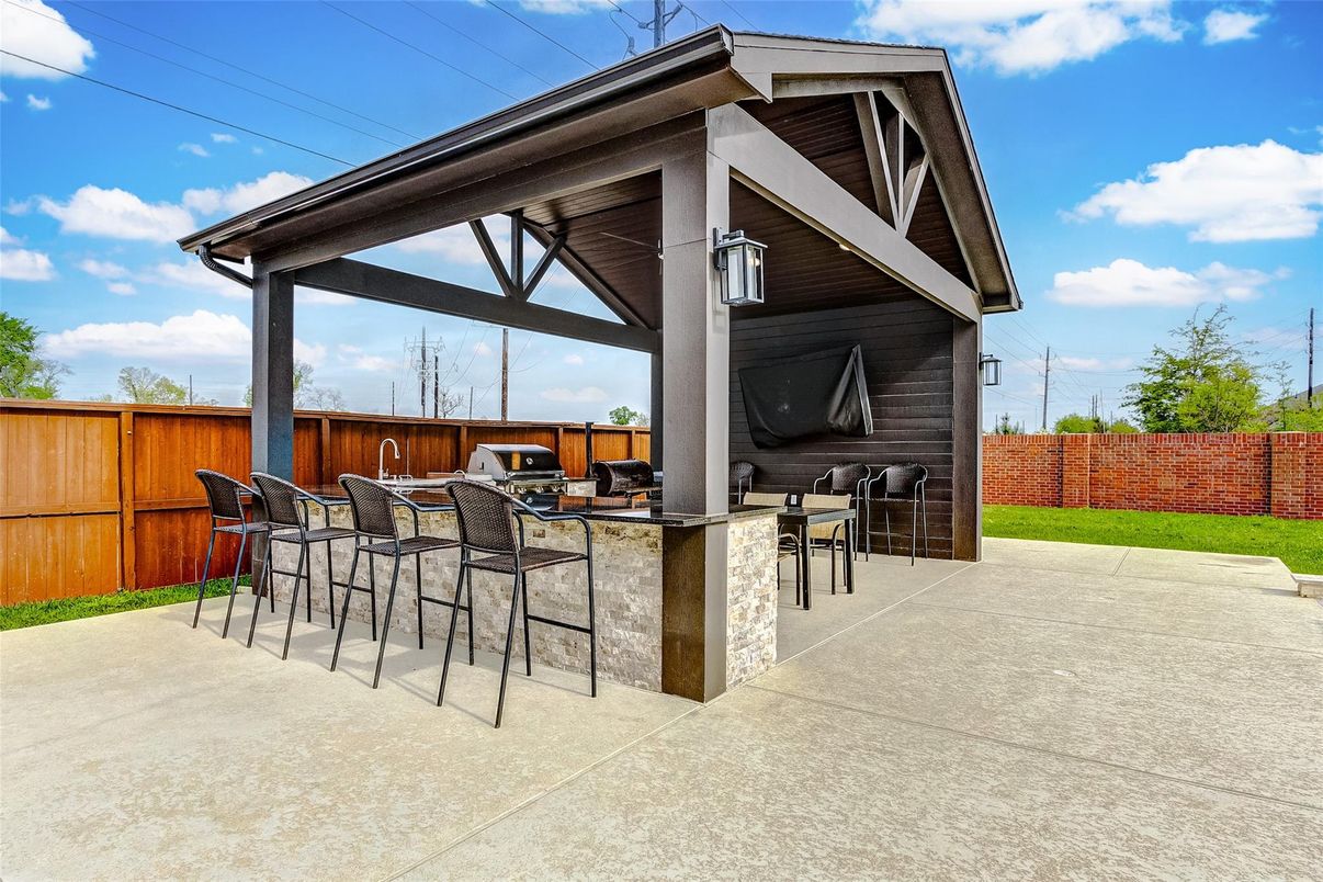 Exterior, Outdoor Kitchen