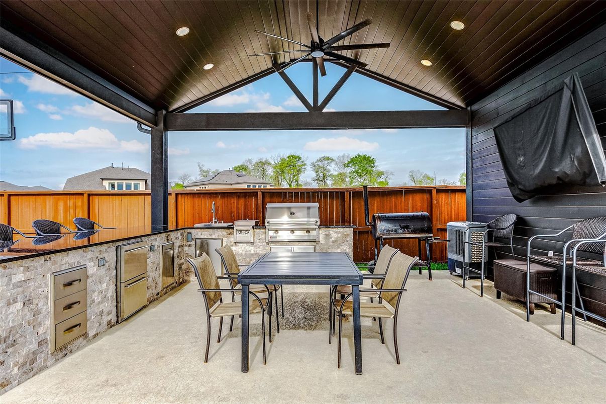 Exterior, Outdoor Kitchen