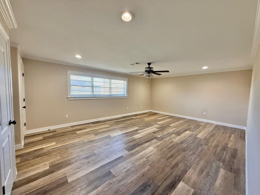 Empty room, Interior, Recessed Lighting, Wood Texture Flooring