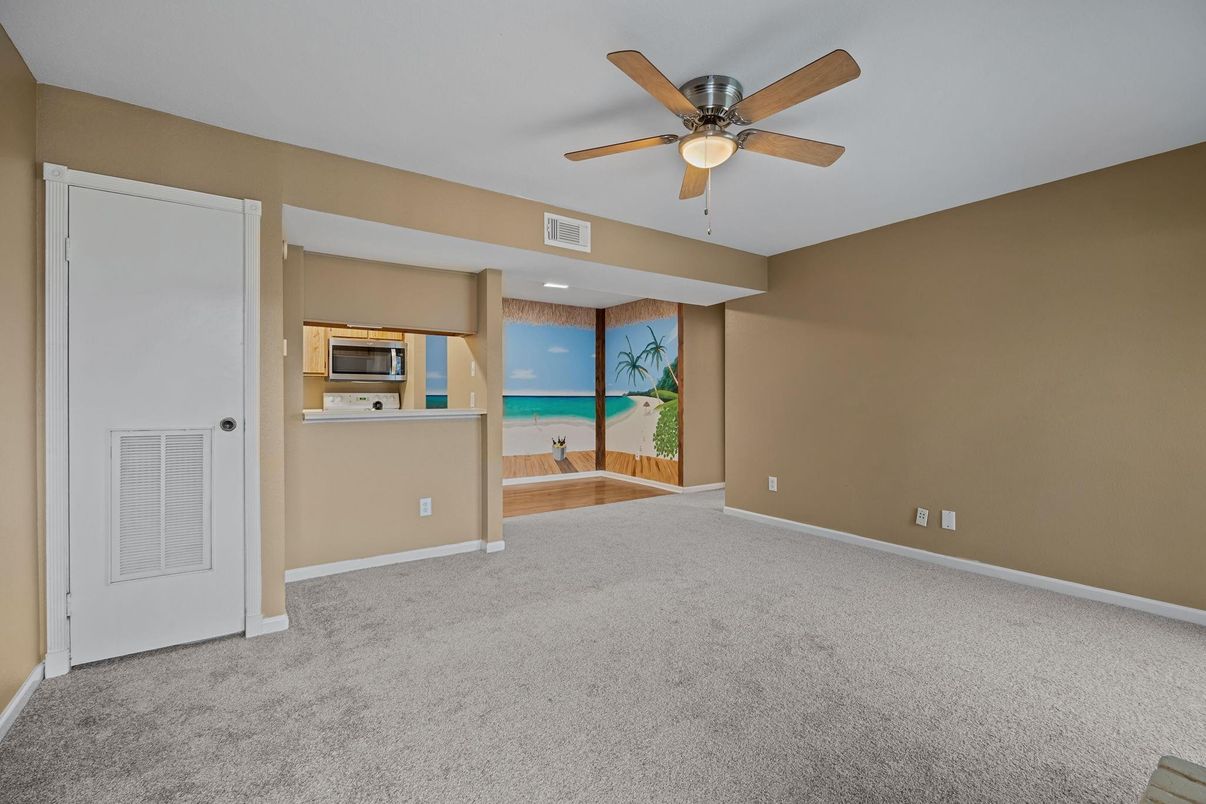 Empty room, Interior, Kitchen, Recessed Lighting
