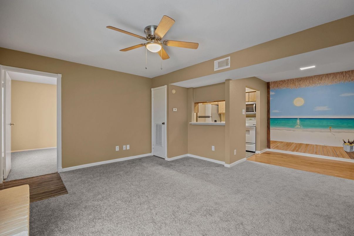 Empty room, Interior