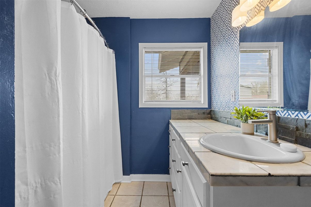 Bathroom, Interior, Tile Countertops