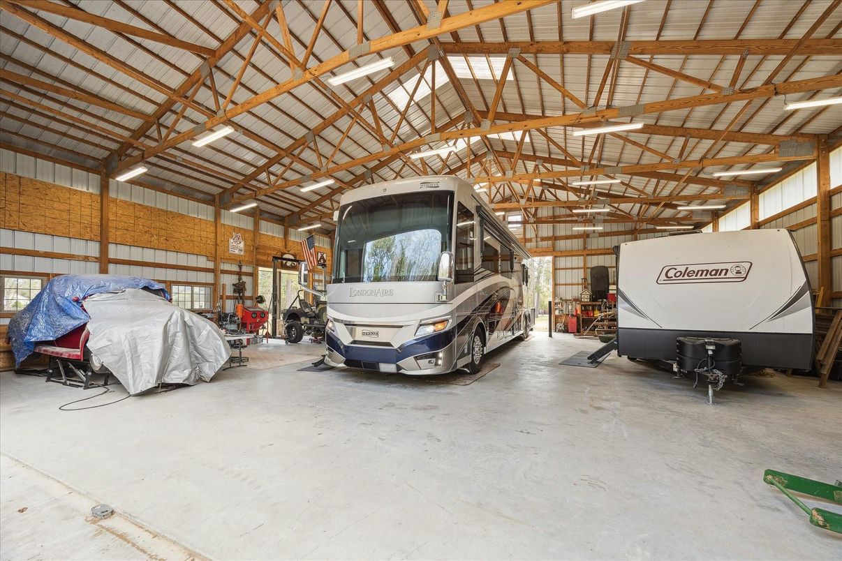 Garage, Interior, Wooden Beams