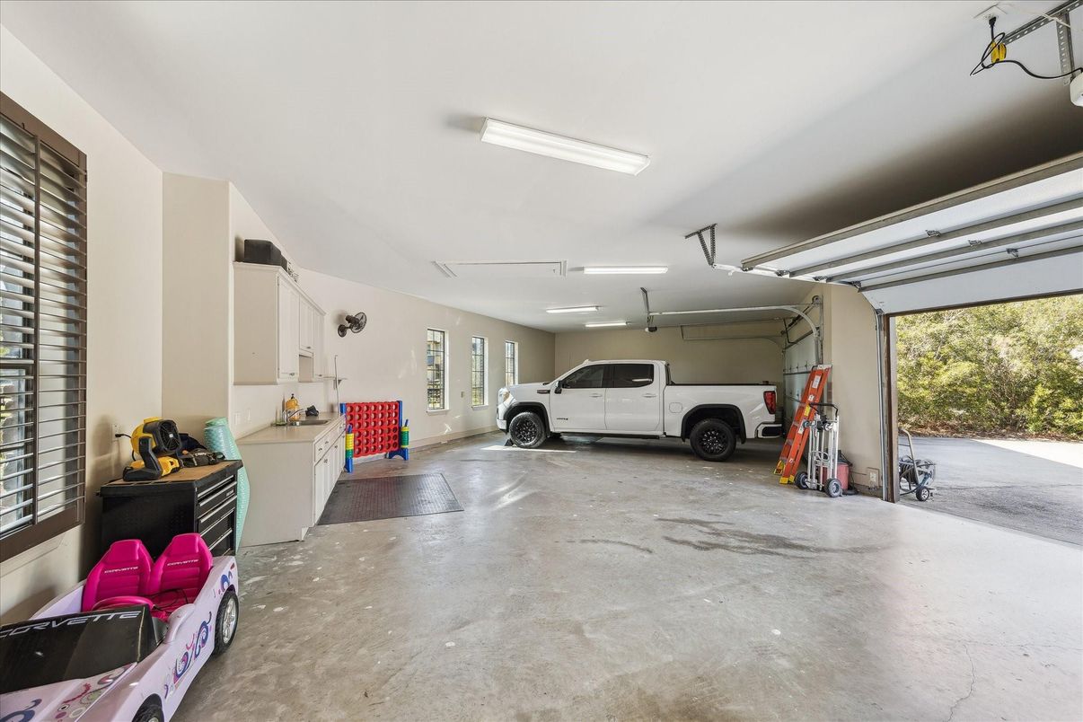 Garage, Interior