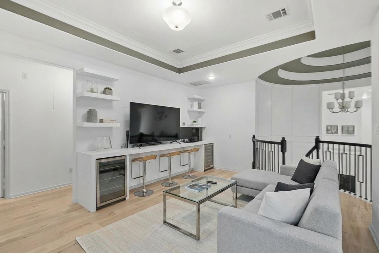 Interior, Living room, Recessed Lighting, Wood Texture Flooring