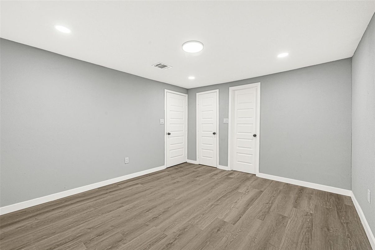 Empty room, Interior, Recessed Lighting, Wood Texture Flooring