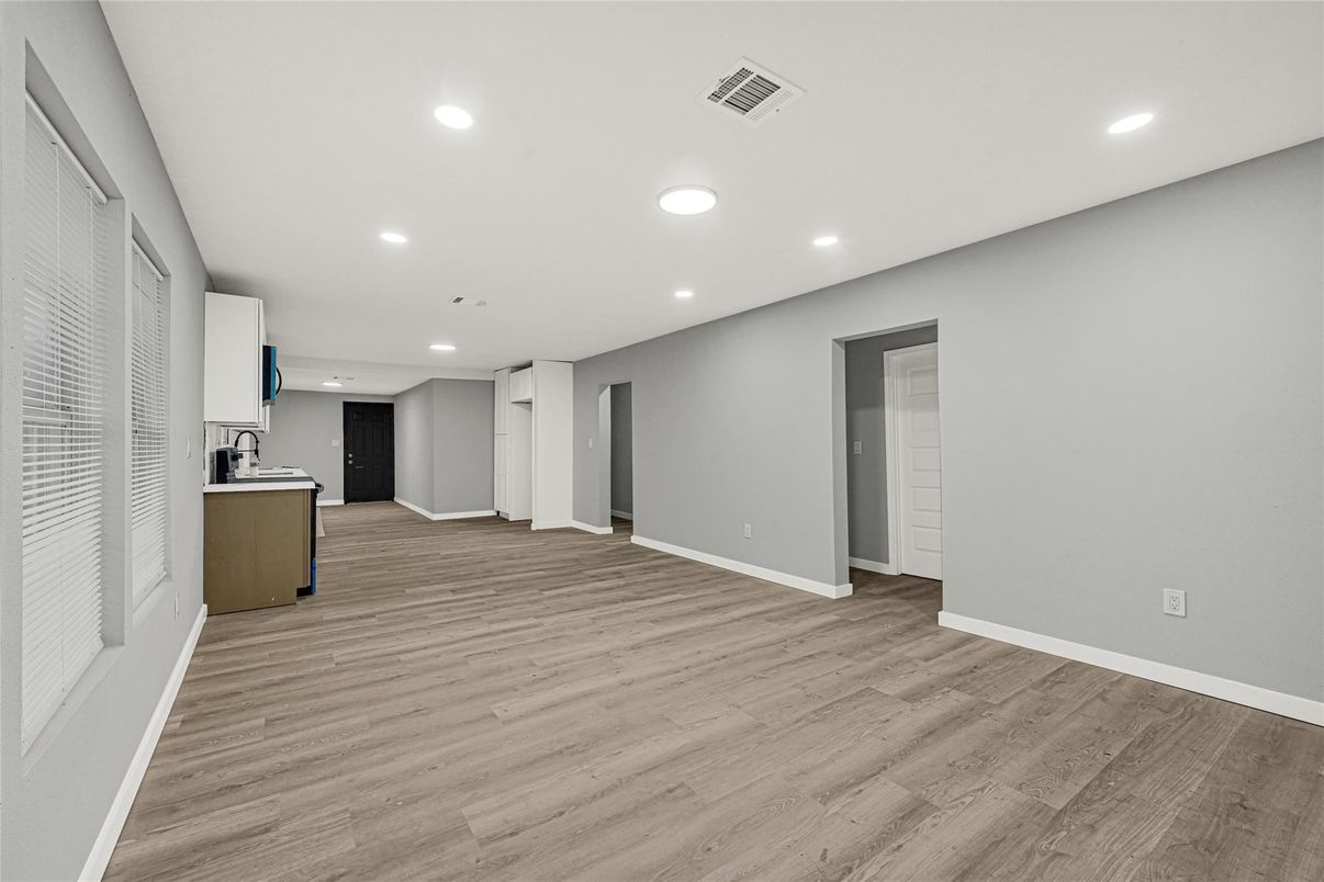 Empty room, Interior, Recessed Lighting, Wood Texture Flooring