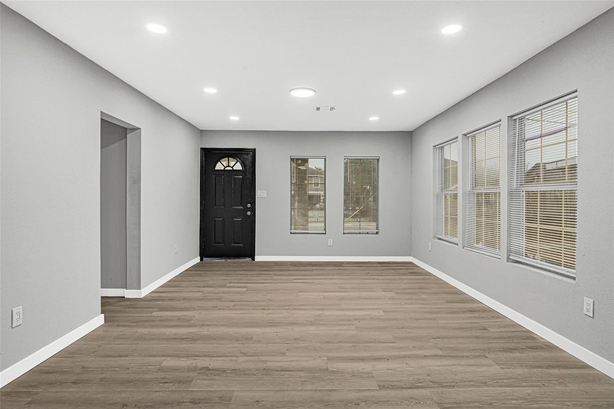 Empty room, Interior, Recessed Lighting, Wood Texture Flooring