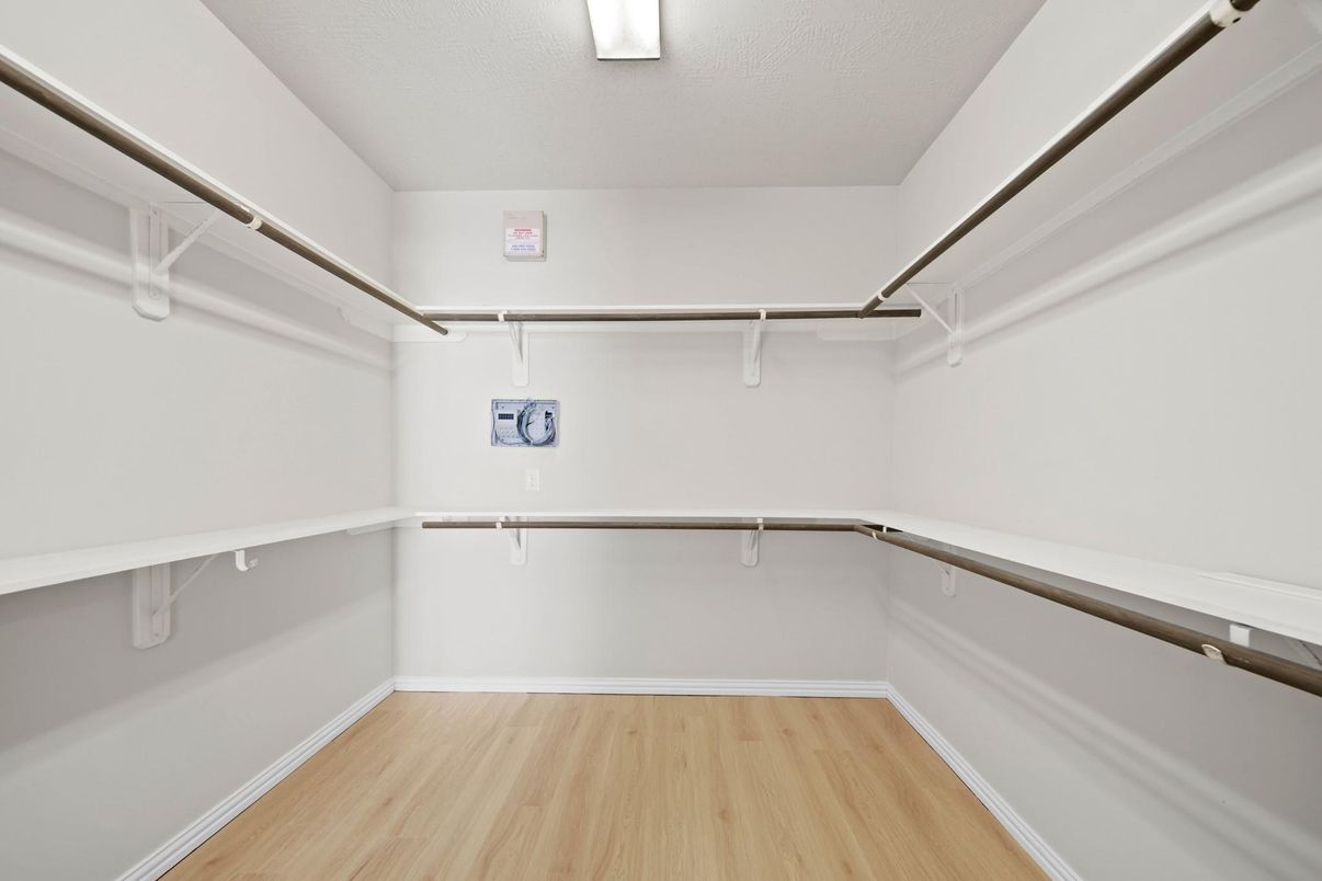 Interior, Walk-in Closets, Wood Texture Flooring