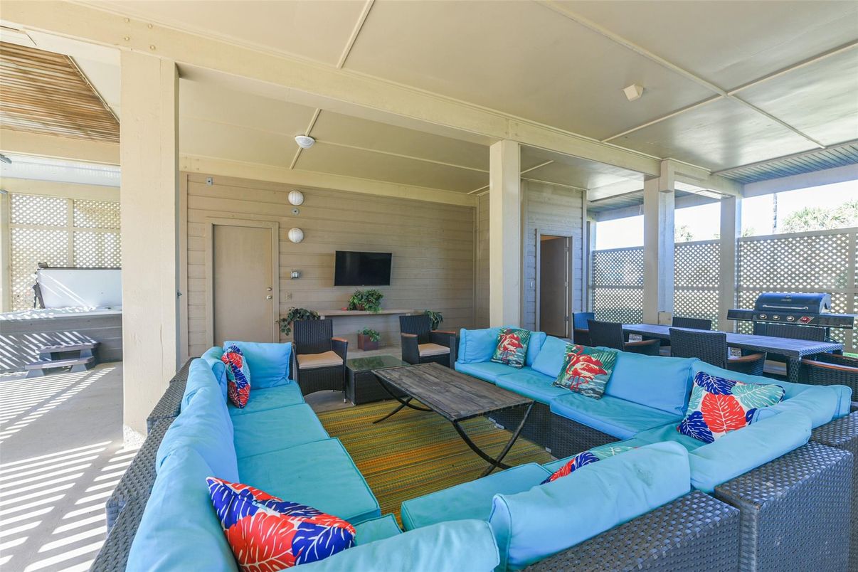 Exterior, Living room