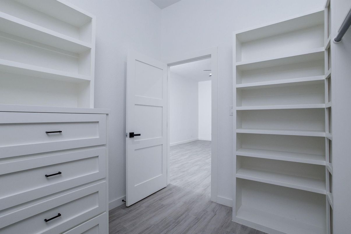 Interior, Walk-in Closets, Wood Texture Flooring
