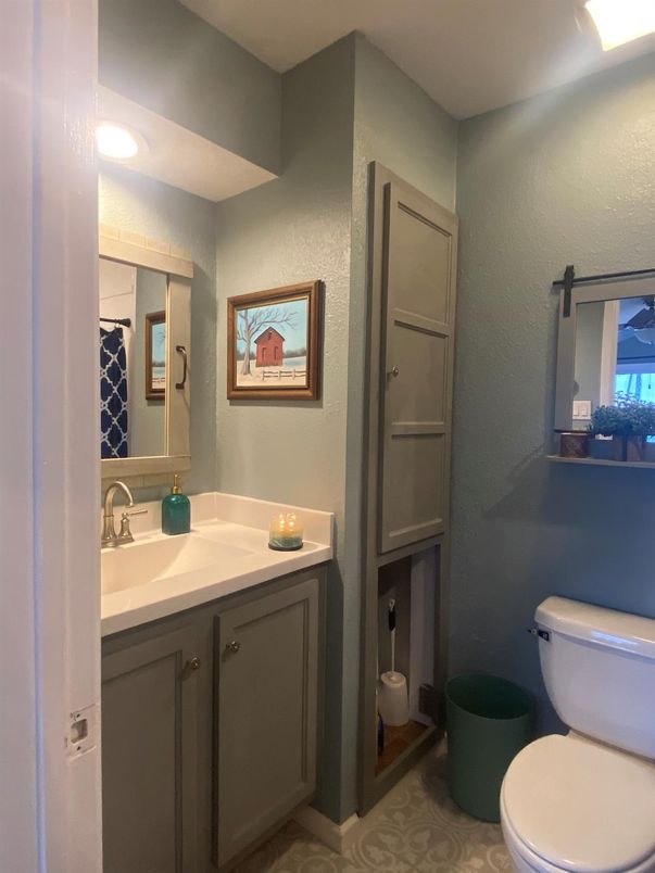 Bathroom, Interior, Recessed Lighting