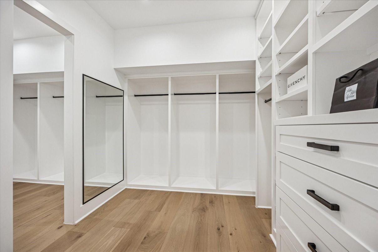 Interior, Walk-in Closets, Wood Texture Flooring