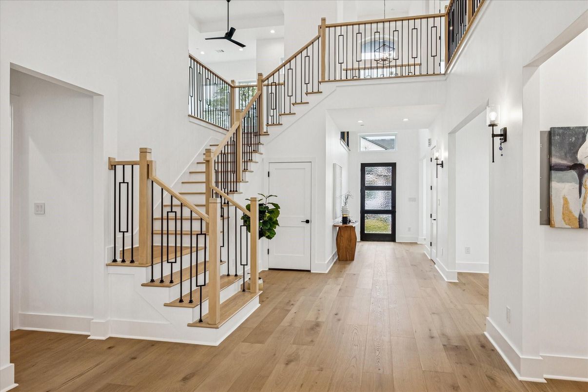 Interior, Recessed Lighting, Wood Texture Flooring