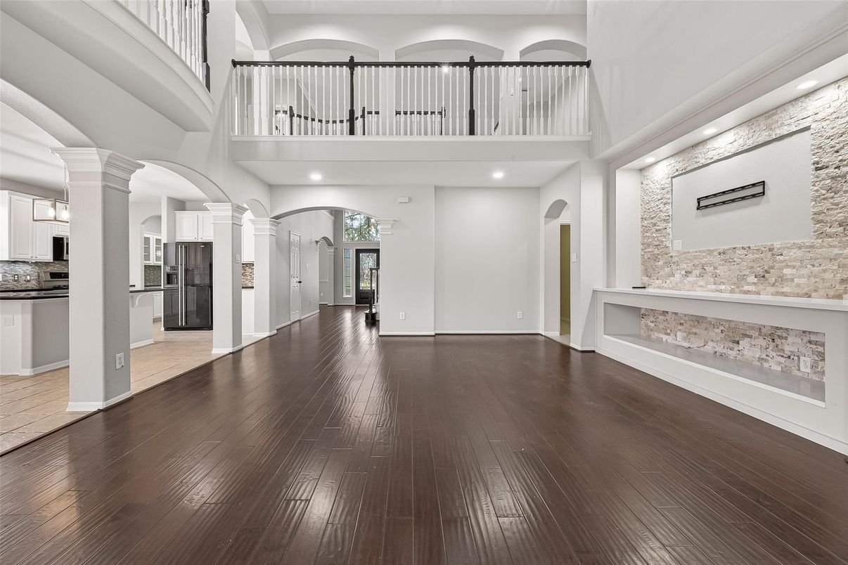 Interior, Recessed Lighting, Wood Texture Flooring