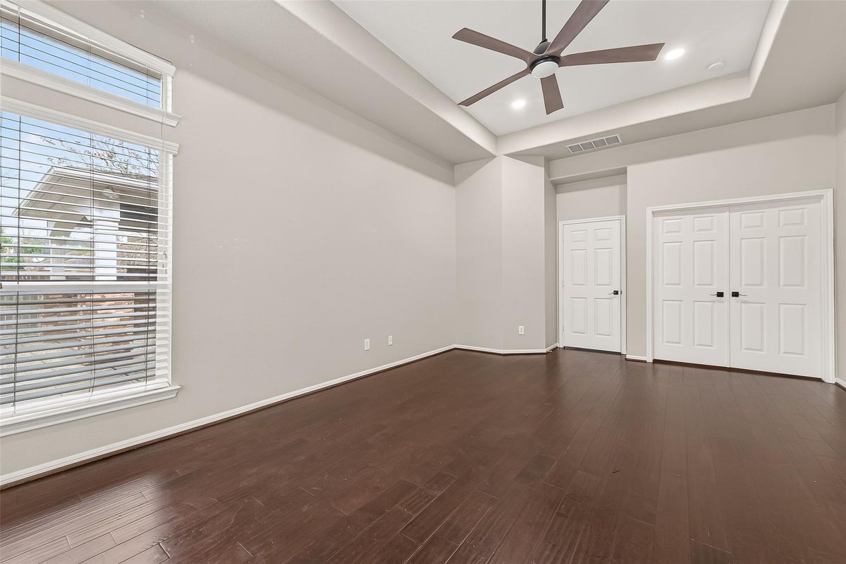 Empty room, Interior, Recessed Lighting, Wood Texture Flooring