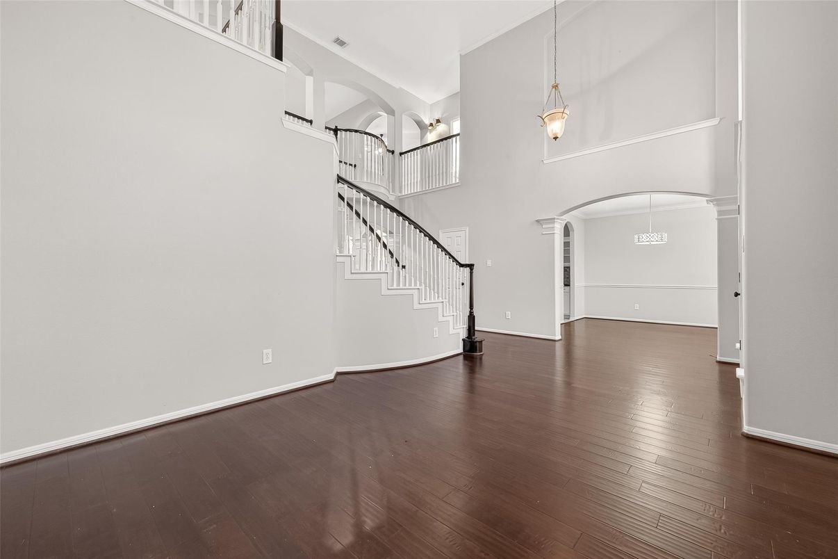 Interior, Pendant Lights, Wood Texture Flooring