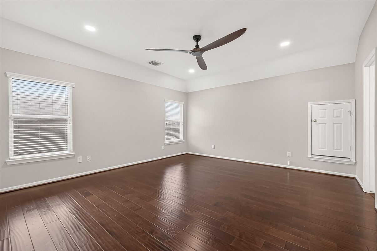Empty room, Interior, Recessed Lighting, Wood Texture Flooring