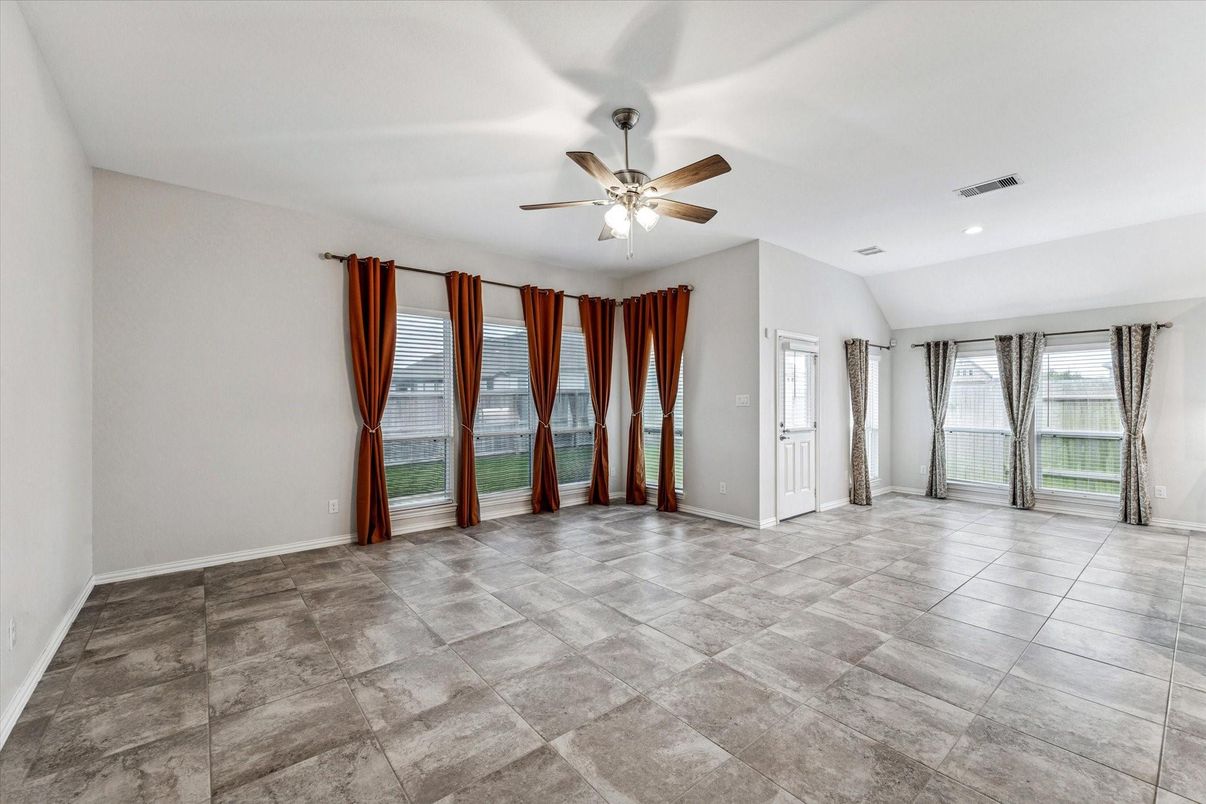 Empty room, Interior, Recessed Lighting