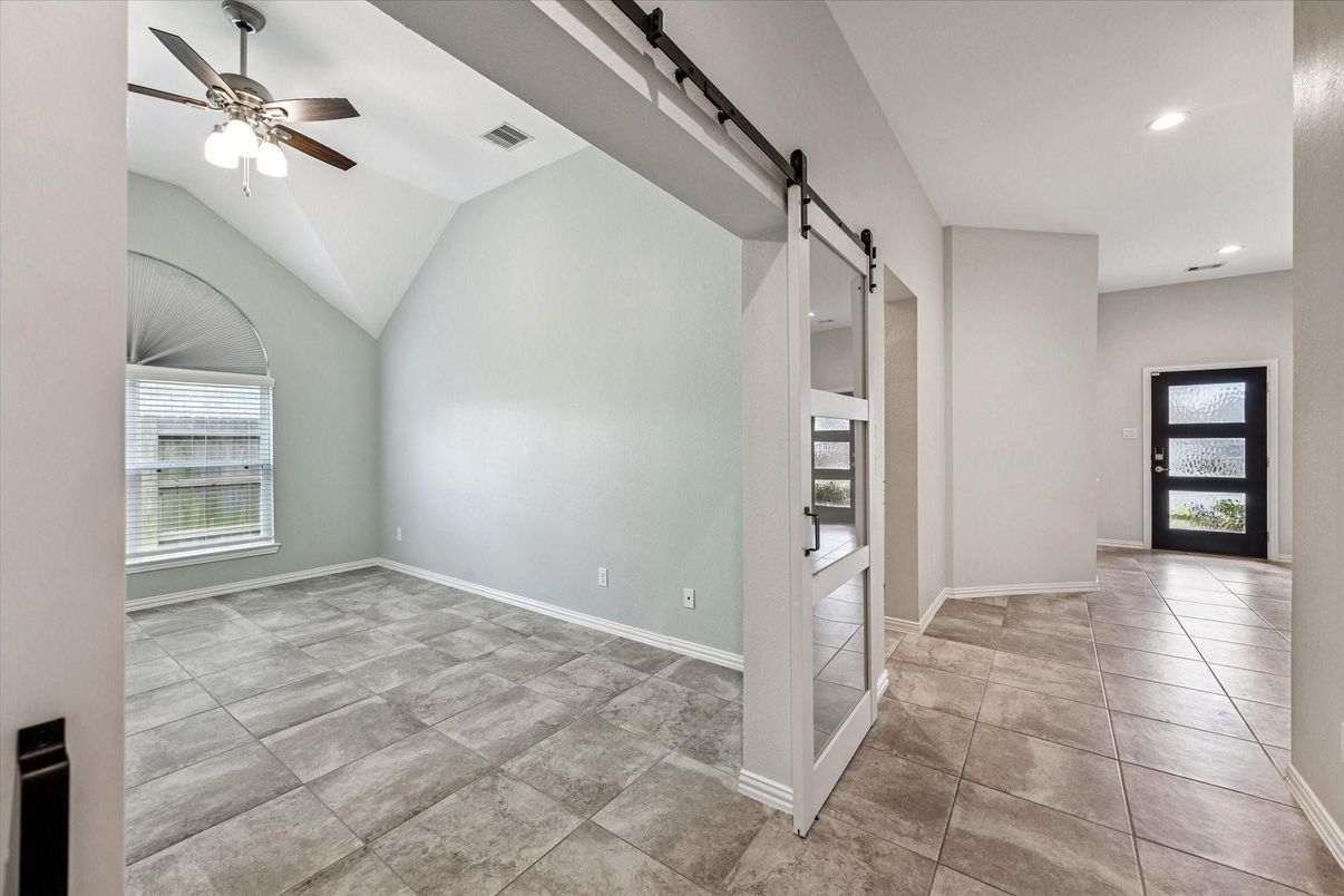 Empty room, Interior, Recessed Lighting